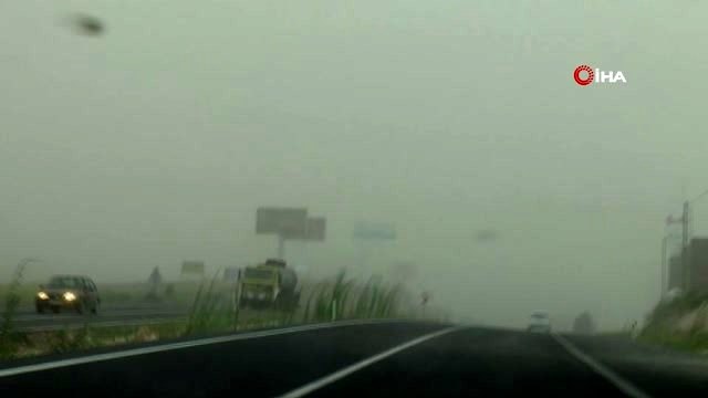 Nevşehir'de kuvvetli rüzgar ağaçları devirdi, çatıları uçurdu