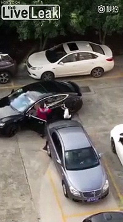 Quand 2 conductrices en Tesla se font la misère, ça fini mal