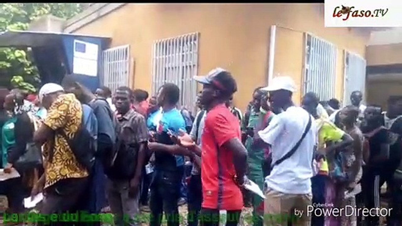 Aide aux étudiants C'est parti pour la remise des cartes bancaires FONER Aide aux étudiants C'est parti pour la remise des cartes bancaires FONER