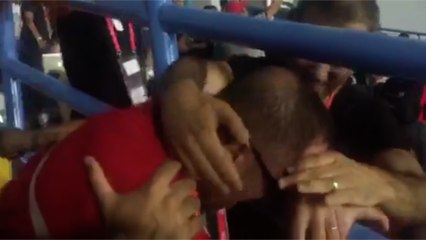 دموع وهتافات في مدرجات الجزائر بعد الصعود لنصف نهائي البطولة الأفريقية