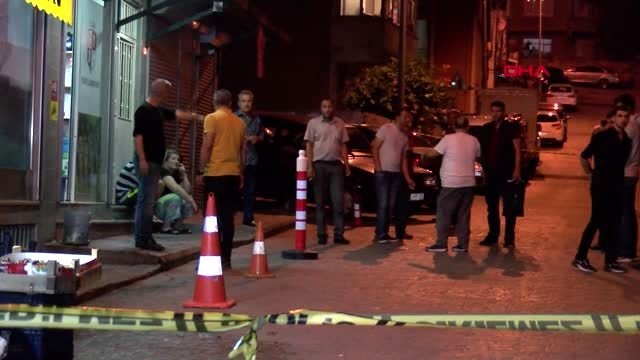 İSTANBUL-BEYOĞLU'NDA SOKAKTAKİLERE ATEŞ AÇAN MOTOSİKLETLİ GRUP 1 KİŞİYİ YARALADI