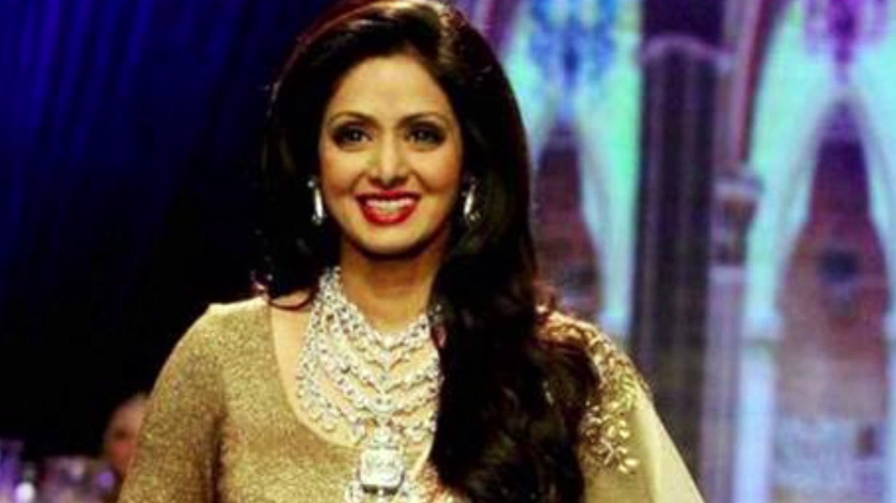 Hardik Patel Wants Fans Look At Sunny Leone Same Like Sridevi Madhuri Dixit(Malayalam)