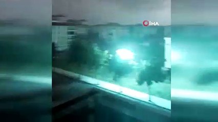 Yıldırım düşme anı böyle görüntülendi