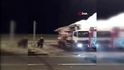 Yanan kamyona itfaiye müdahale etti