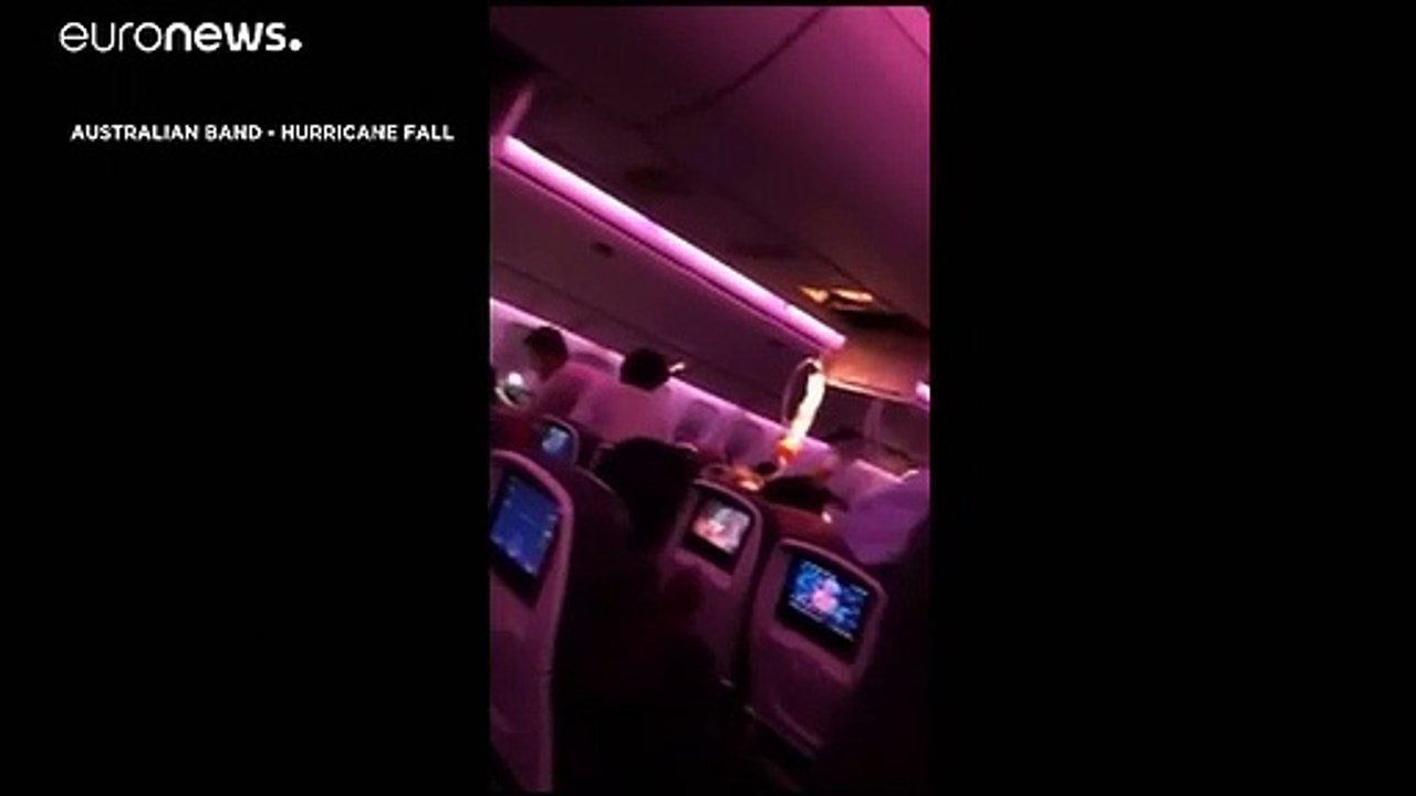 شاهد: لحظات رعب على متن طائرة كندية وإصابة 35 ر...