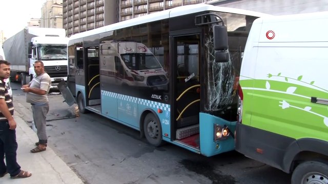 Esenyurt’ta 6 araçlı zincirleme trafik kazası kamerada