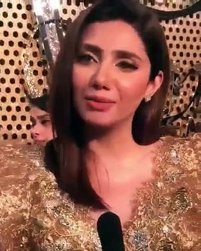 Shehryar Munwwar kissed Mahira khan lux style awards 2019