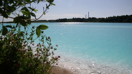 Siberians flock to toxic lake for 'Maldives' selfies