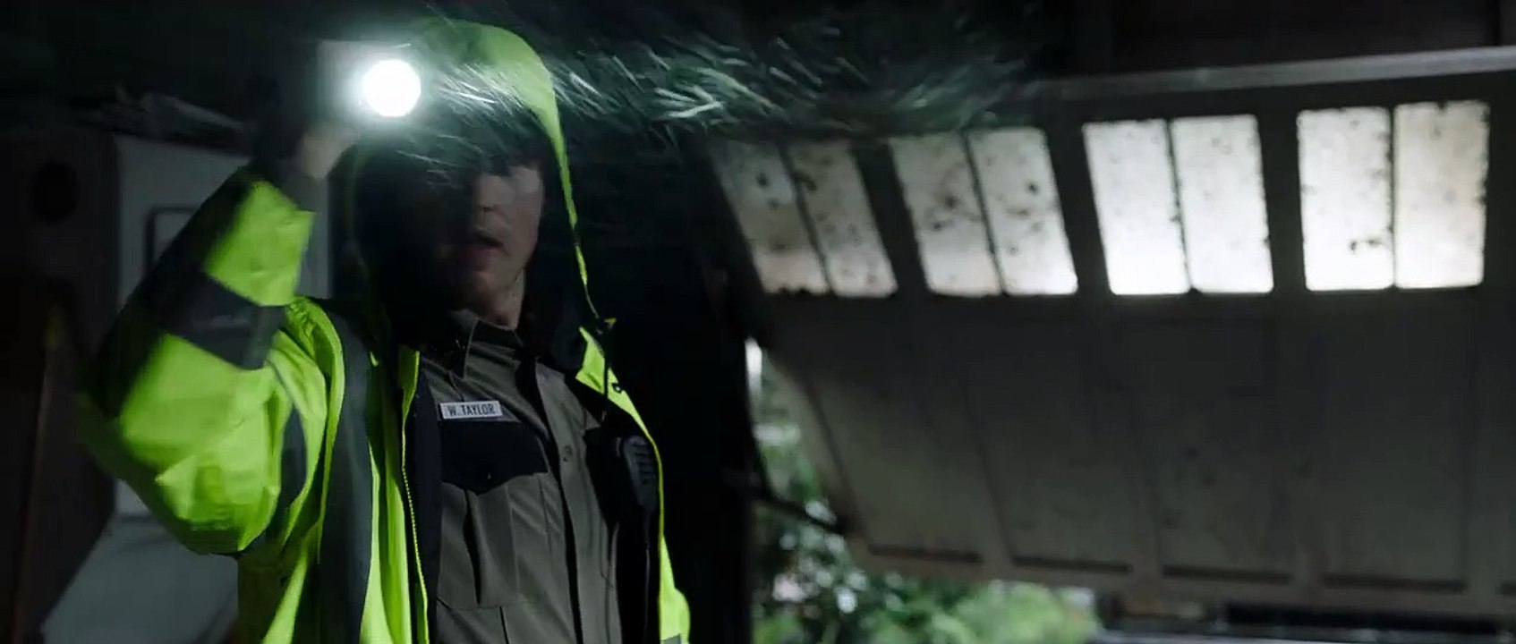 CRAWL Movie Clip - It's Not Safe Down Here