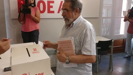 Militantes socialistas votan acuerdo para Gobierno progresista en La Rioja