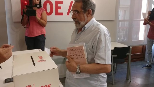 Militantes socialistas votan acuerdo para Gobierno progresista en La Rioja