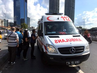 Trafik polisine çarpan taksici gözyaşlarına hakim olamadı