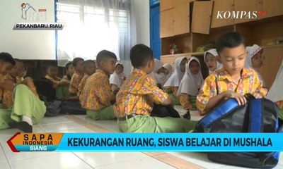 Kekurangan Ruang, Siswa Belajar di Mushala