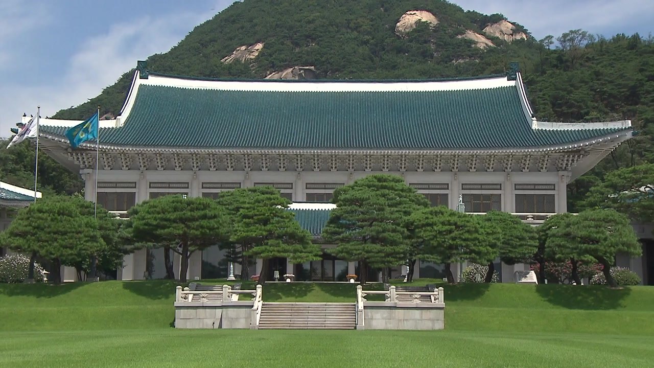 靑 "한일 제재위반 조사 제안...수출규제 철회해야" / YTN
