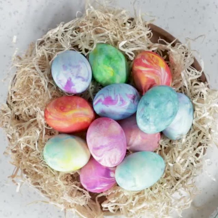 How to Marbleize Easter Eggs With This Shaving Cream Hack