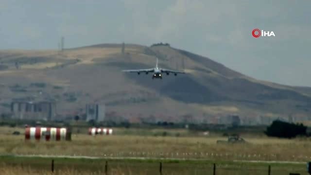 S-400'lerin parçalarını taşıyan ikinci Rus uçağı da Mürted Hava Medyanı'na iniş yaptı