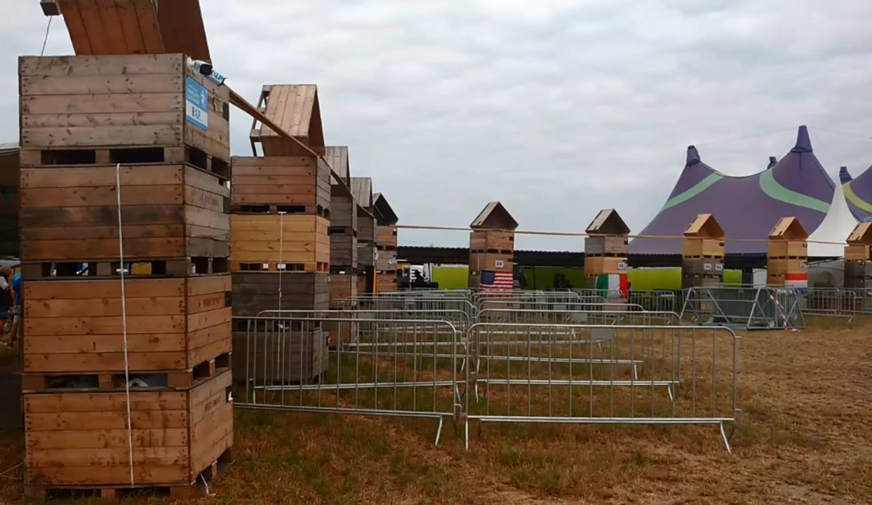 Derniers préparatifs pour le festival So W'Happy à Rongy