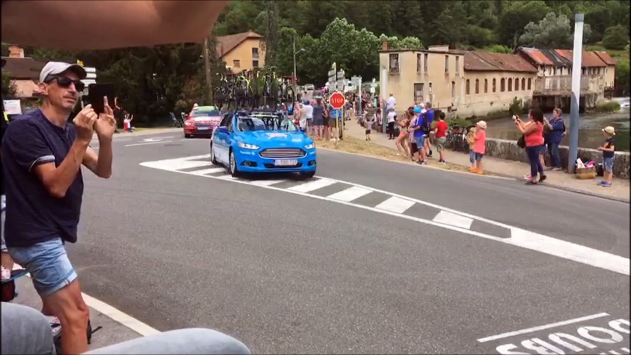 Passage à pleine vitesse de l'échappée du jour à l'entrée d'Ornans