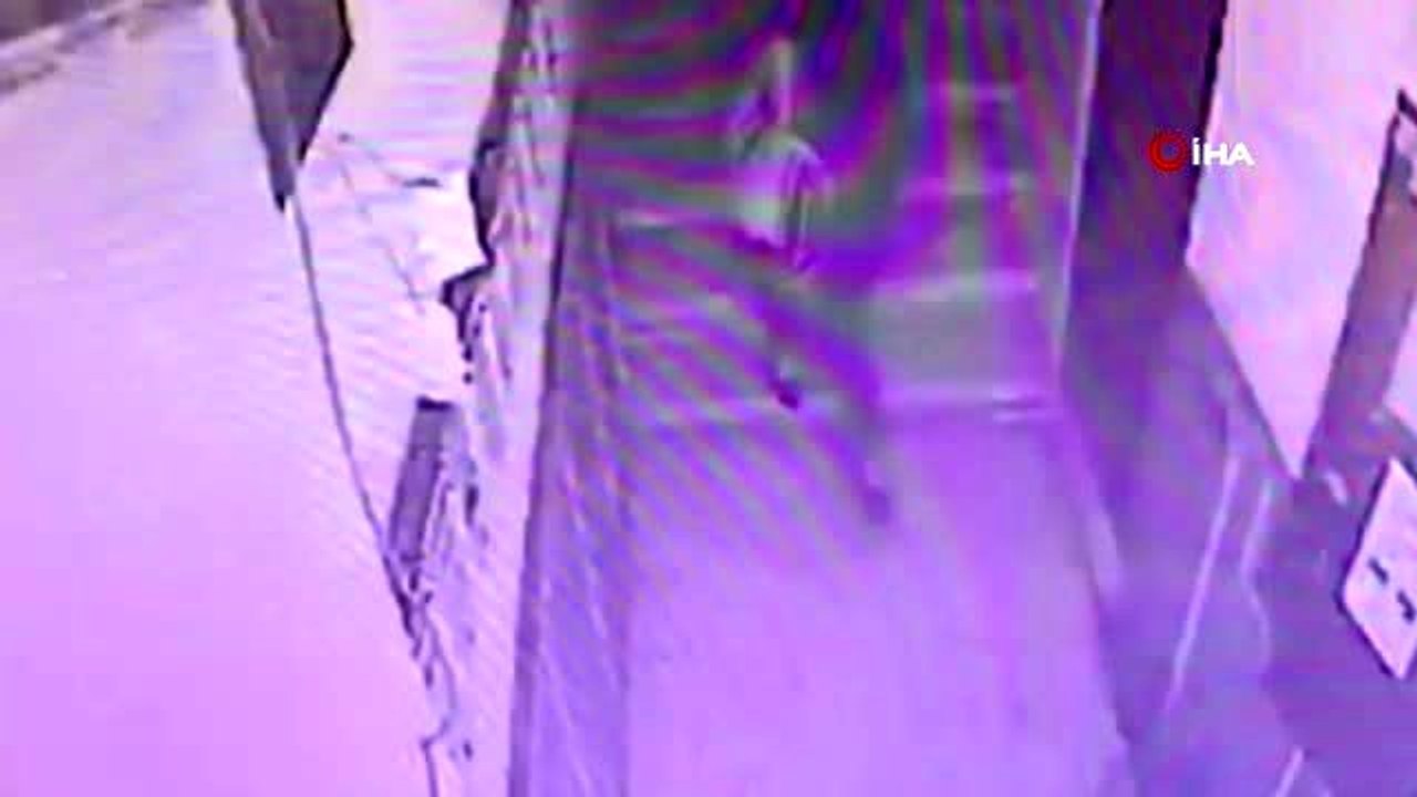 Karısı tutuklandı, kendisi firarda...Evden hırsızlık yapan karı koca kamerada