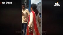 बस स्टैंड पर महिला ने की मनचलों की थप्पड़ों से मरम्मत, इसका वीडियो शहर में वायरल हो रहा है