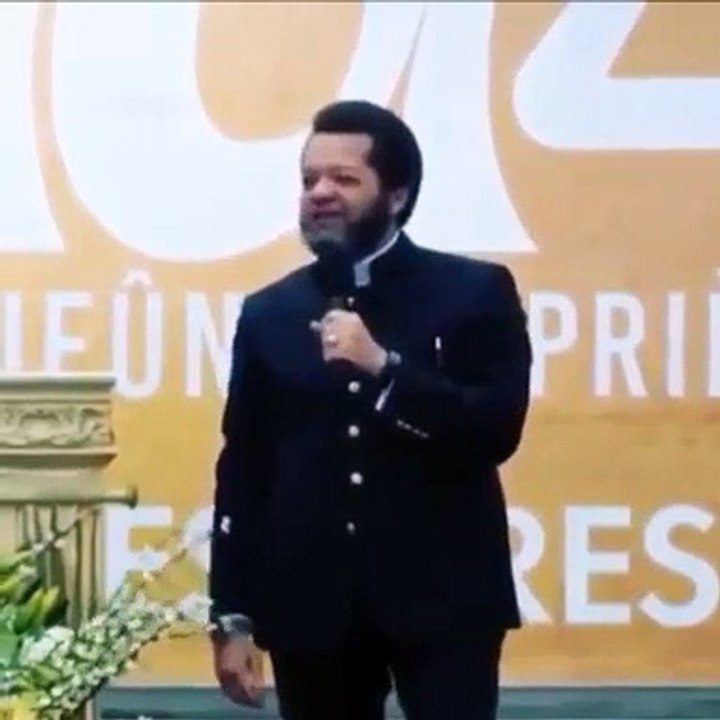 Ce pasteur donne un important conseil aux gens envieux et jaloux. A absolument écouter !