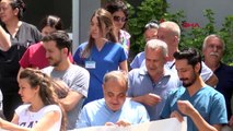 İZMİR İzmir'de sağlık çalışanlarına uygulanan şiddete meslektaşlarından tepki