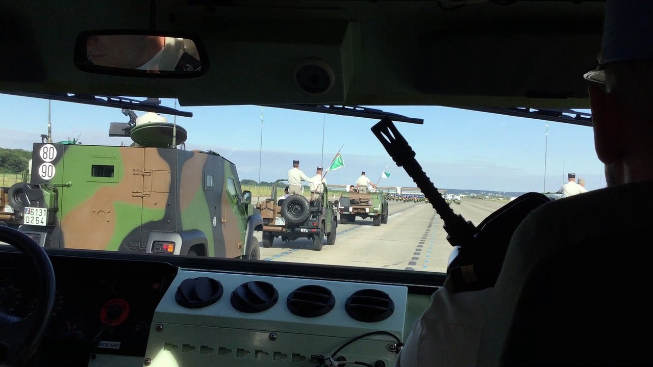 A bord d'un Petit Véhicule Protégé lors d'une répétition du défilé motorisé du 14 juillet 2019 à la base aérienne de Brétigny-sur-Orge (Essonne). Cette année le défilé motorisé est pris en charge par le commandement logistique installé à Lille