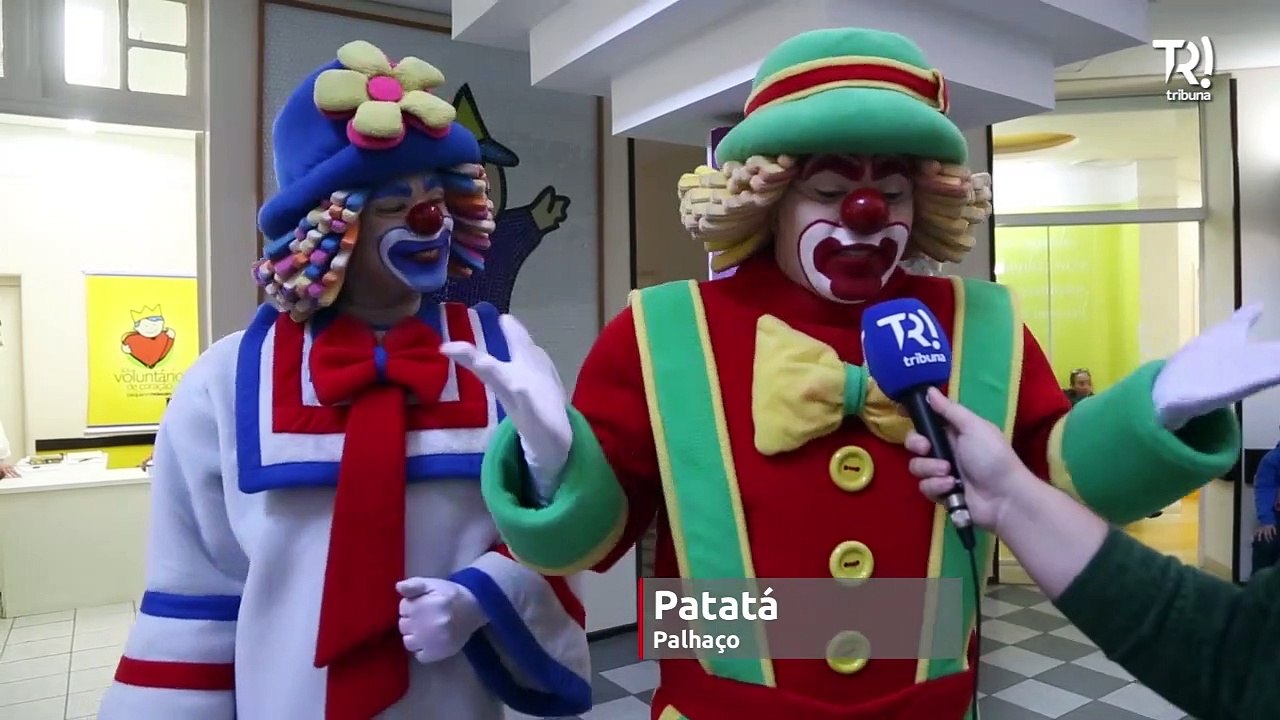 Patati Patatá visitam o Hospital Pequeno Príncipe