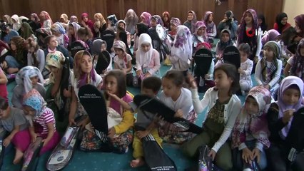 Başkan Türkmenoğlu Kuran kursu öğrencilerine hediye dağıttı