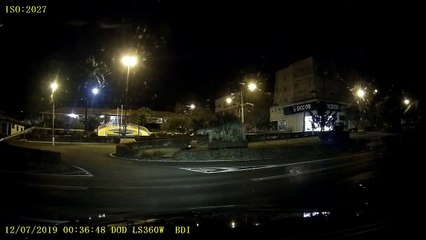 Vídeo mostra veículo com contrabando fugindo em alta velocidade e com dispositivo de fumaça ativado