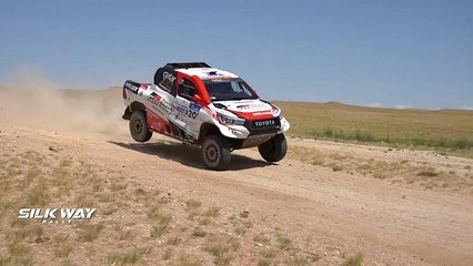 Video herunterladen: Rallye Silk Way 2019 : pneus crevés et pilotes égarés pour cette 6ème étape