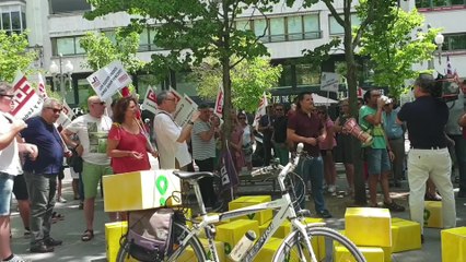 Medio centenar de 'riders' reclama su laboralidad