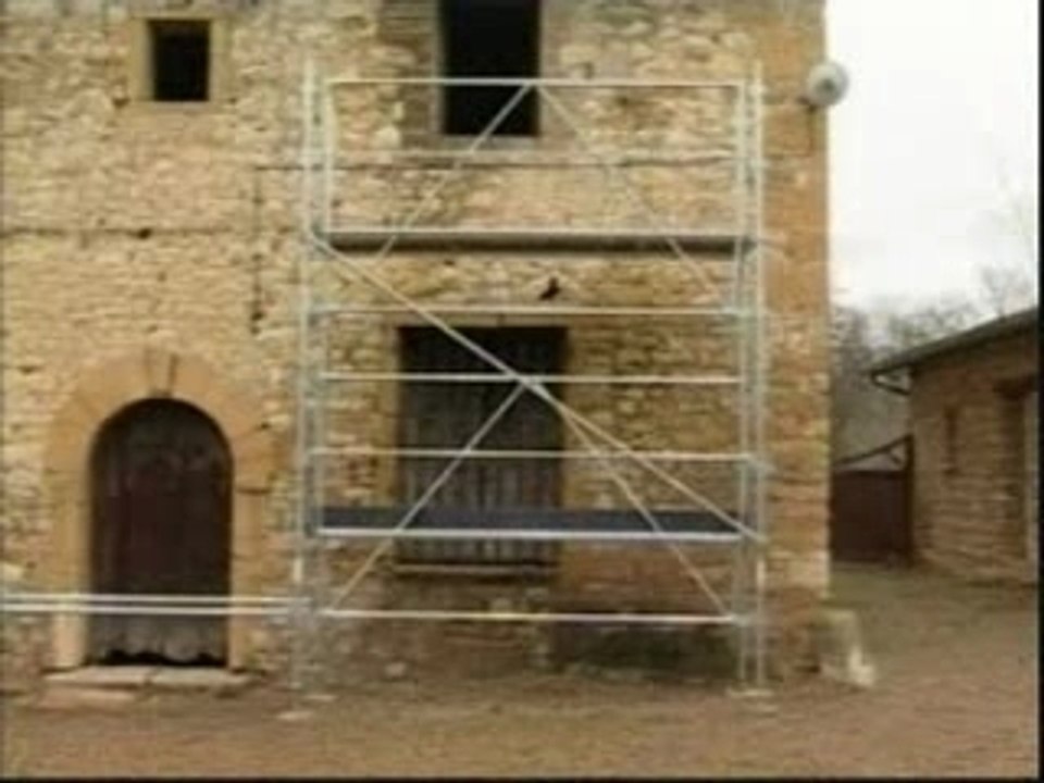 vidéo du montage echafaudage fixe de couvreur R 200  COMABI
