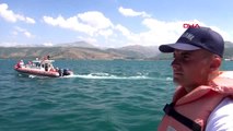 Bitlis-Van seferi yapan feribotta hasta kurtarma tatbikatı
