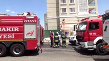 Yangından çıkan dumandan etkilenen vatandaşlara ambulansta müdahale edildi