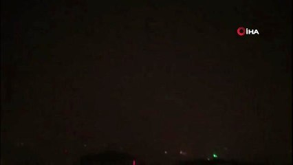 Yıldırım binaya böyle isabet etti