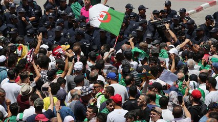 مظاهرات الجزائر في أسبوعها 21 تتمسك بمطالبها وتدعو للانتخابات