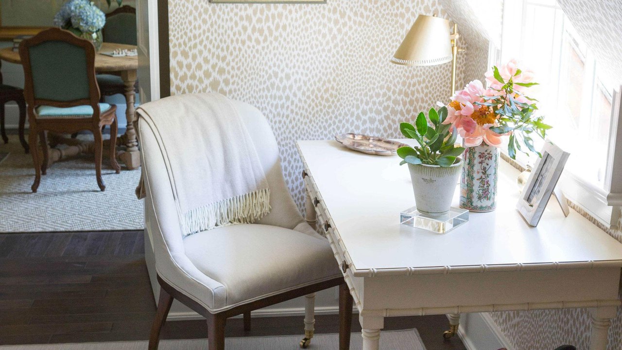 How To Style A Desk