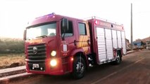 Corpo de Bombeiros combate incêndio no Periolo