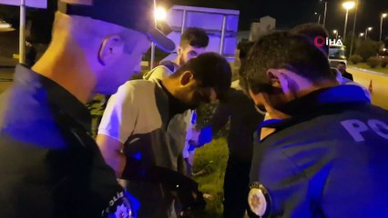 Kaza yaptığı otomobili bırakıp kaçtı