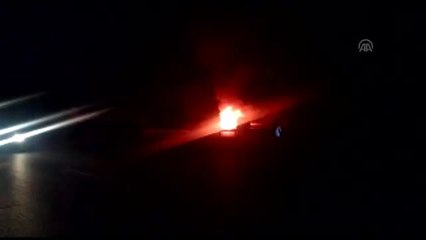 Mersin'de seyir halindeki hafif ticari araç yandı