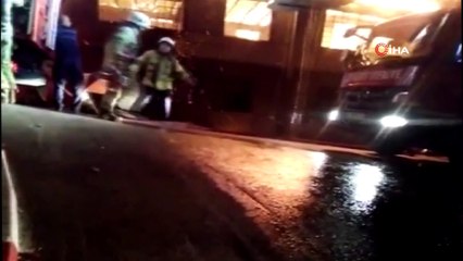 Sultanbeyli'de metruk ev alev alev böyle yandı