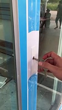 ระบบล็อคประตูบานเลื่อนกระจก-ทอสเท็มอลูมิเนียม-สีขาว