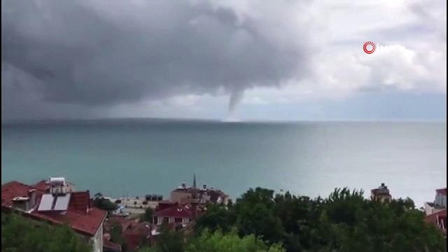 Denizde oluşan hortum kameralara yansıdı