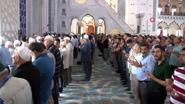 15 Temmuz Şehitleri için Büyük Çamlıca Camii'nde mevlit okundu
