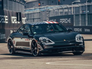 La Porsche Taycan fait le show à New York !
