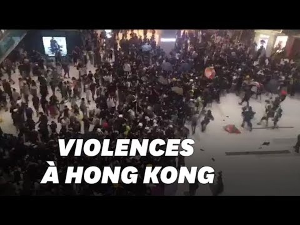 À Hong Kong, un centre commercial ravagé par le...