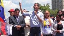 Guaidó denuncia la detención de dos miembros de su equipo en Caracas