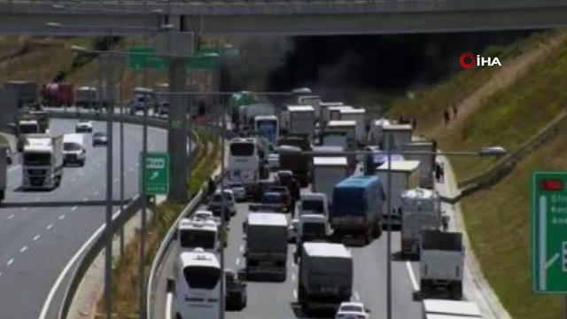 Kuzey Marmara Otoyolu Yavuz Sultan Selim Köprüsü çıkışında bir yakıt tankerinde yangın çıktı. Olay yerine çok sayıda itfaiye ekibi sevk edildi