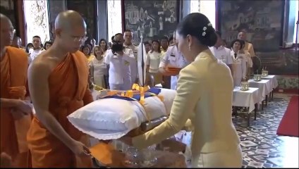 เจ้าฟ้าพัชรกิติยาภาฯ เสด็จแทนพระองค์ไปในการทรงบำเพ็ญพระราชกุศลอุปสมบทนาคหลวง ณ วัดพระศรีรัตนศาสดาราม เหล่พระหนุ่มๆใหญ่เลย น่าเกียดมากก!!!
